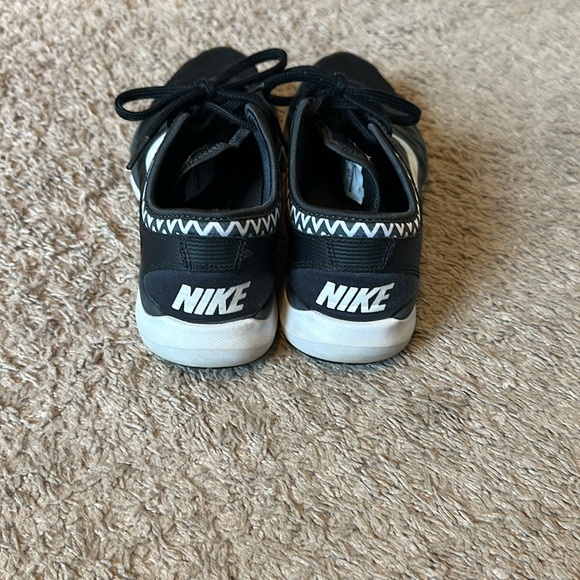 Nike Flex Running Shoes - Picture 2 of 4